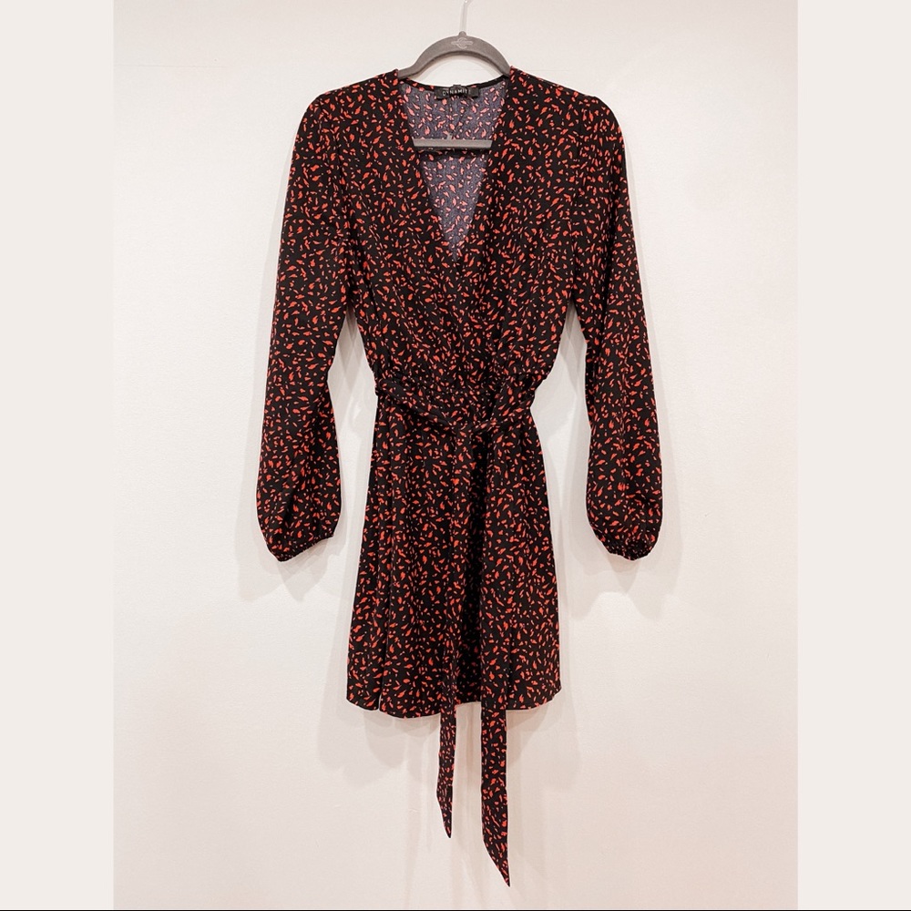 NWOT Tie belt red and black print dress